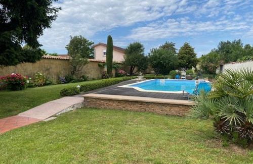 Pusignan Bed & Breakfast | Unique B&B Between Lyon and Airport with Pool & Ocean View