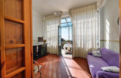 Conca dei Marini Bed & Breakfast | Cozy B&B Iris with Ocean View & Breakfast Included