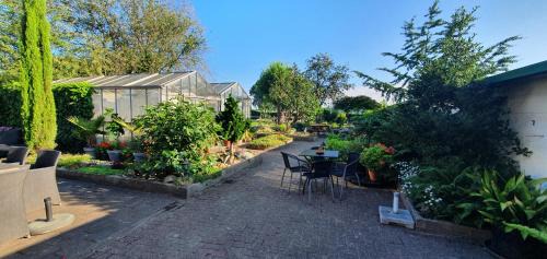 Arcen Bed & Breakfast | Oceanfront B&B Knooppunt70: Highly Rated with Pool Access