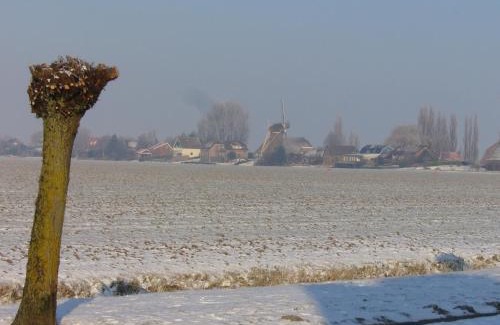 Zuid-Beijerland Bed & Breakfast | Scenic B&B Korendijk: Oceanfront Relaxation Awaits