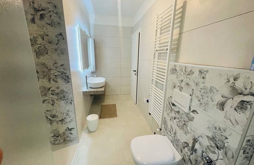 Borgofranco d'Ivrea Bed & Breakfast | Inviting B&B L'Albero Maestro: Breakfast & Family-Friendly