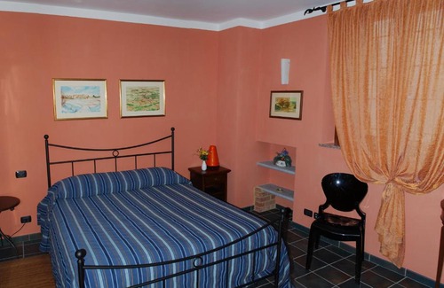 Novello Bed & Breakfast | Pet-Friendly L'Angolo di Rosina: Rated 9/10 with Breakfast