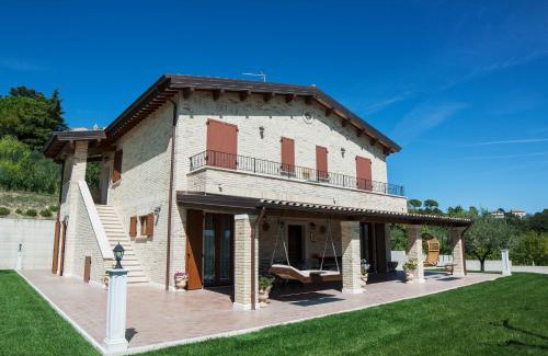 Spinetoli Bed & Breakfast | Pet-Friendly Getaway at B&B L' Antica Fonte with Pool