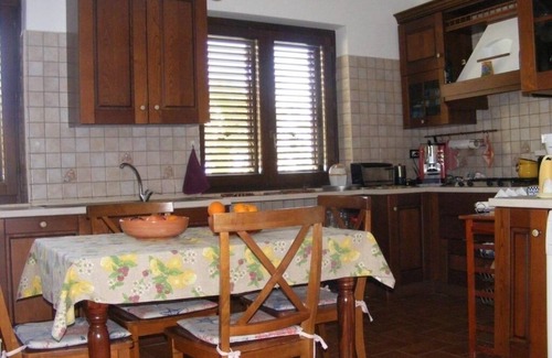 Milazzo House | Discover The Old Village: Family-Friendly with Breakfast