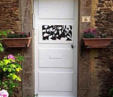 Saint-Maugan Bed & Breakfast | Guest-Favorite B&B L'Atelier du Presbytère with Breakfast