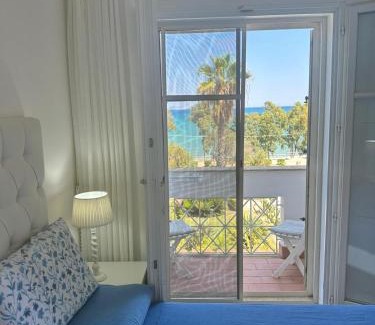 Crotone Bed & Breakfast | Discover B&B L'ORIZZONTE: Oceanfront with Private Beach