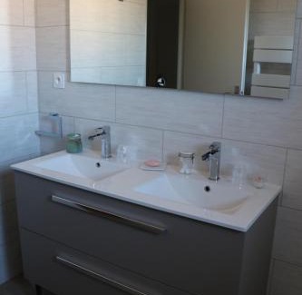 Les Hauts de Villeneuve Bed & Breakfast | Oceanfront Escape at B&B L'Oustalet de Sylvie, Rated 9.5/10
