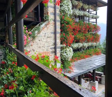 Roccapietra Bed & Breakfast | Cozy B&B "La baita delle coccinelle" with Family-Friendly Dining