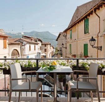 Portese Bed & Breakfast | Experience Ocean Views at B&B La Bellavita del Garda