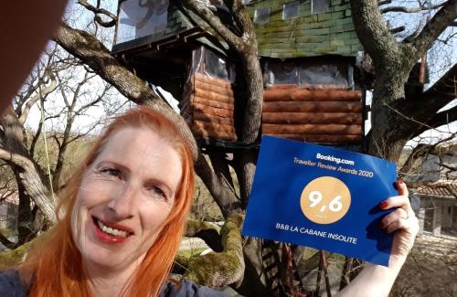 Mones Bed & Breakfast | Pet-Friendly B&B La Cabane Insolite with Oceanfront Views