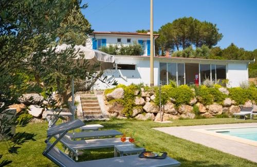 Marmi Bed & Breakfast | Oceanfront B&B La Casa degli Ulivi with Pool & Hot Tub