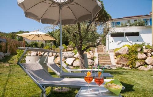 Marmi Bed & Breakfast | Oceanfront B&B La Casa degli Ulivi with Pool & Hot Tub