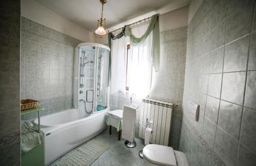 Mazze Bed & Breakfast | Inviting B&B La Casa Gialla Di Luca with Top Amenities