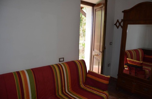 Paola Bed & Breakfast | Discover B&B La Casa Rossa: Family-Friendly with Breakfast