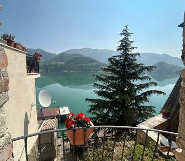 Colle di Tora Bed & Breakfast | Pet-Friendly Retreat at B&B La Casetta sul Lago