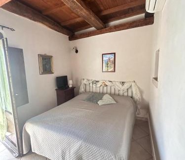 Colle di Tora Bed & Breakfast | Pet-Friendly Retreat at B&B La Casetta sul Lago