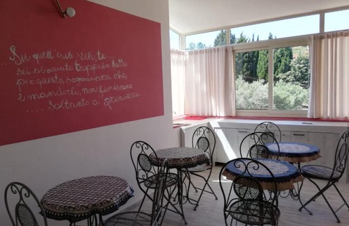 Catanzaro Lido Bed & Breakfast | Guest Rated: B&B La Collina Dei Poeti with Breakfast & Kitchen