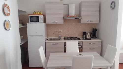 Sant'Anastasia Bed & Breakfast | Experience B&B La Marchesa with Pool & Breakfast Included