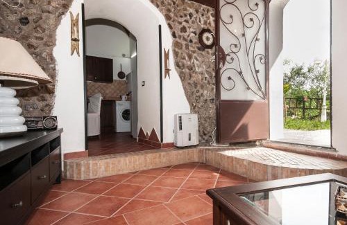 Marini Bed & Breakfast | Pet-Friendly B&B La Mimosa with Pool and Breakfast Included