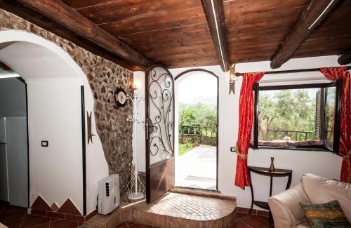 Marini Bed & Breakfast | Pet-Friendly B&B La Mimosa with Pool and Breakfast Included