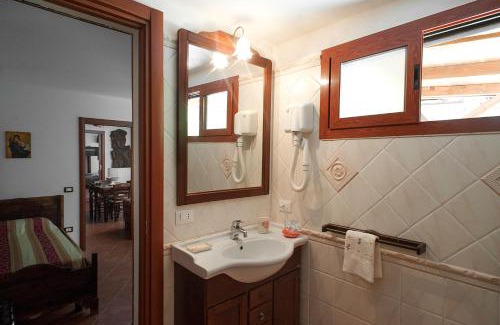 Posillipo Bed & Breakfast | Inviting B&B La Nave: Oceanfront Retreat with Hot Tub