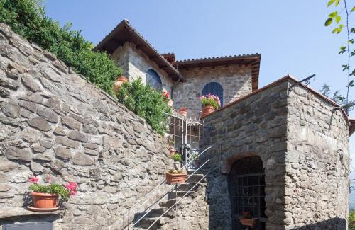Mulazzo Bed & Breakfast | Experience B&B La Pulce Dorata: Pet-Friendly Getaway