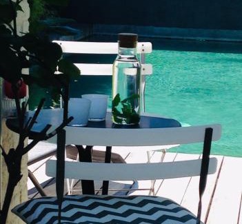 Lustin Bed & Breakfast | Discover B&B La Ruelle: Oceanfront Retreat with Pool