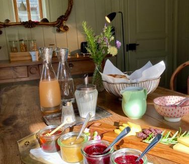 Trin Bed & Breakfast | Guest Rated 10/10 at B&B La Scala with Hot Tub & Breakfast