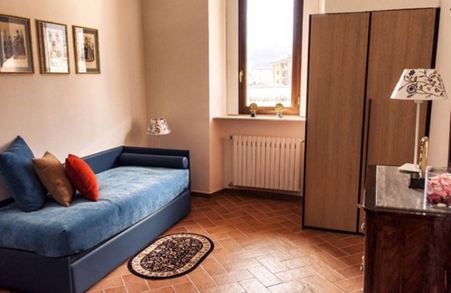 Rocchetta a Volturno House | Relax at B&B La Sorgente with Pool, Spa & Breakfast