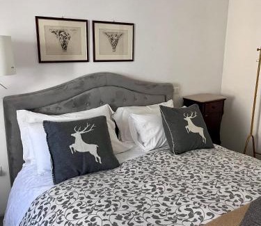 Villa Caldari Bed & Breakfast | Charming B&B La Terrazza Sul Borgo with Hot Tub & Dining