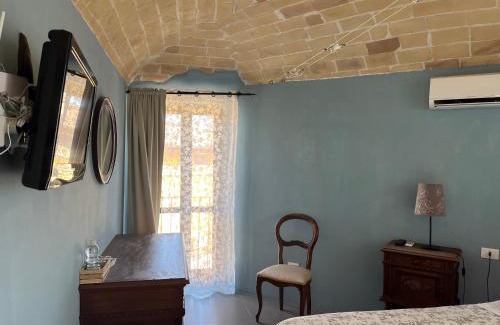 Villa Caldari Bed & Breakfast | Charming B&B La Terrazza Sul Borgo with Hot Tub & Dining