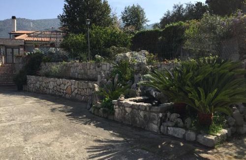 Sonnino Bed & Breakfast | Oceanfront B&B La Vecchia Scuola with Breakfast & Views
