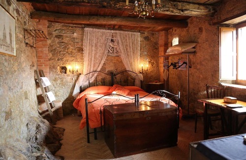 Brienza Bed & Breakfast | Historic Home with Wellness Area & Pet-Friendly Options