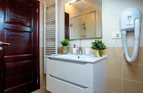 Mukinje Bed & Breakfast | Inviting B&B Lady of the Lake with Breakfast & Hot Tub