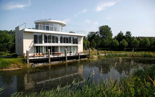 Geersdijk Bed & Breakfast | Cozy B&B Landgoed Rijckholt: Pet-Friendly with Breakfast