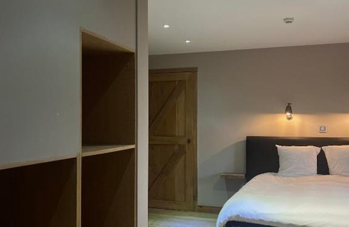 Mont-Gauthier Bed & Breakfast | Discover B&B Le Briquemont: Poolside Family Retreat