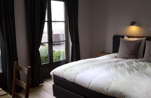 Mont-Gauthier Bed & Breakfast | Discover B&B Le Briquemont: Poolside Family Retreat