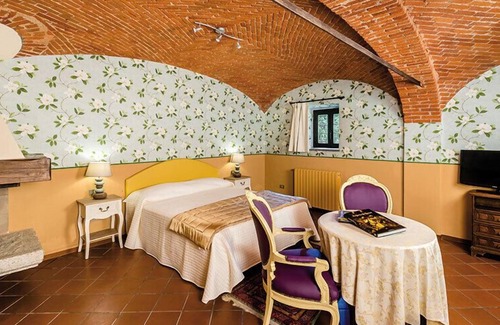 Cureggio Bed & Breakfast | Discover B&B Le Carrozze: Family-Friendly with Pool & Breakfast