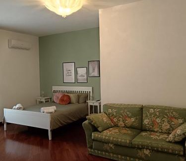 Aragona Bed & Breakfast | Top-Rated B&B Le Coccole di Galluzzo with Family & Pet Care