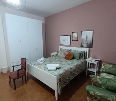 Aragona Bed & Breakfast | Top-Rated B&B Le Coccole di Galluzzo with Family & Pet Care