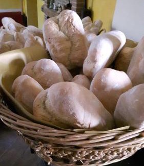 Maiolo Bed & Breakfast | Delightful B&B Le Due Rocche with Breakfast & Kitchen
