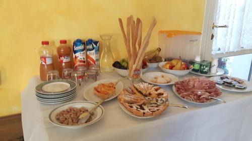 Maiolo Bed & Breakfast | Delightful B&B Le Due Rocche with Breakfast & Kitchen