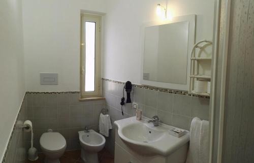 Alani Bed & Breakfast | Family-Friendly B&B Le Rose with Kitchen & 9/10 Guest Rating