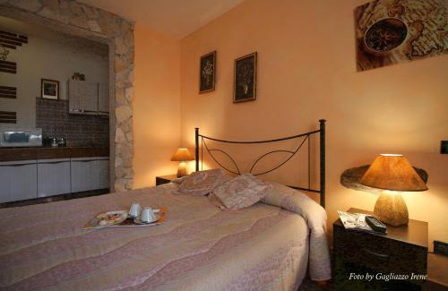 Magugnano Bed & Breakfast | Discover B&B Le Palme d'Oro: Family-Friendly Retreat