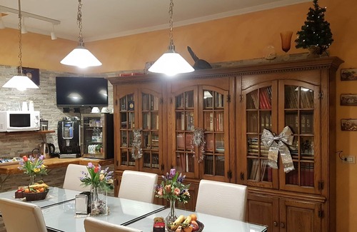 Bulgarograsso Bed & Breakfast | Family-Friendly B&B Le Palme: Guest Rated 9.8 & Breakfast Included