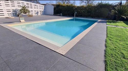 Funo House | Discover B&B le palme: Oceanfront Haven with Hot Tub