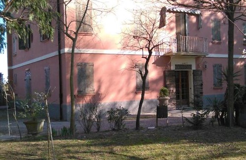San Prospero Bed & Breakfast | Green Room at B & B le querce di Marco: Family-Friendly Escape