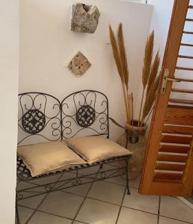Santa Marina Salina Bed & Breakfast | Scenic B&B Le Sette Vele Da Riccardo with Breakfast & Ocean View