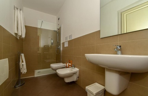 Roe Volciano Bed & Breakfast | Pet-Friendly Retreat at B&B Le Terrazze su Salò – 9.5/10