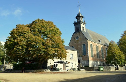 Foy-Notre-Dame Bed & Breakfast | Discover B&B Le Vieux Marronnier: Pet-Friendly Retreat